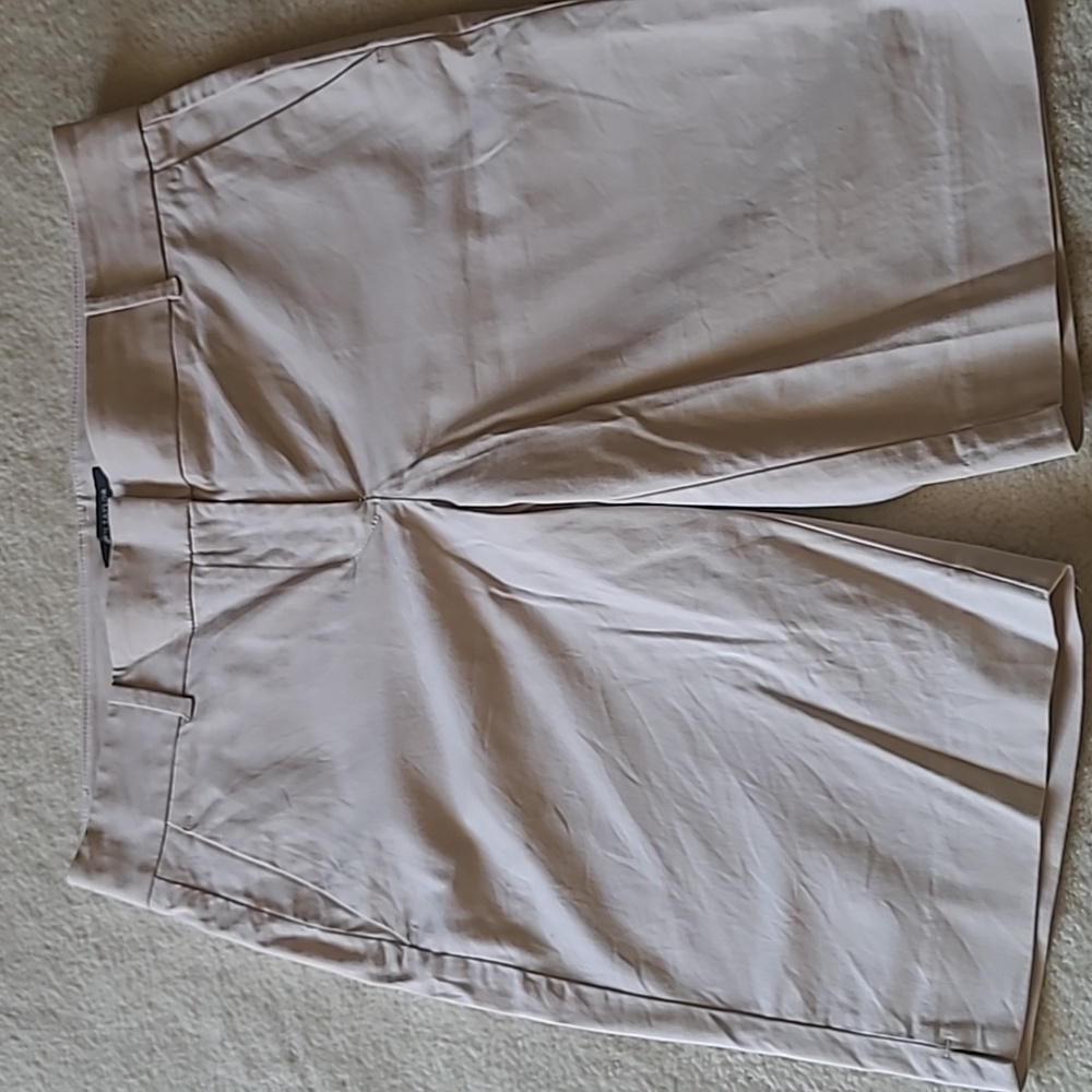 Ann Taylor Size 6 Khaki Bermuda Shorts